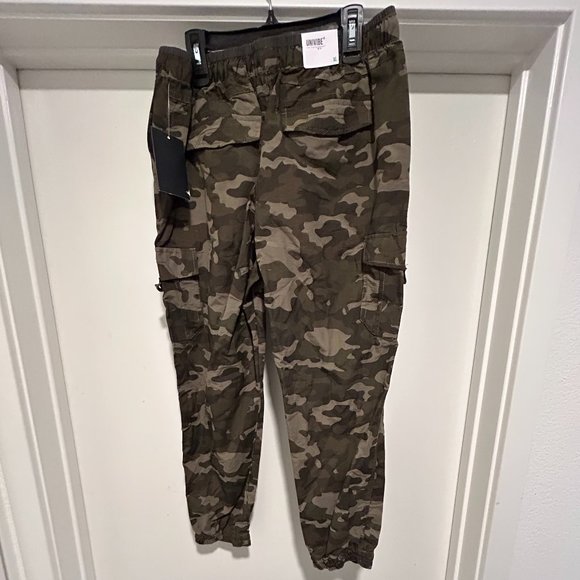 UNIVIBE OLIVE CAMO PANTS BEST OFFER EXCEPTED - Picture 7 of 9